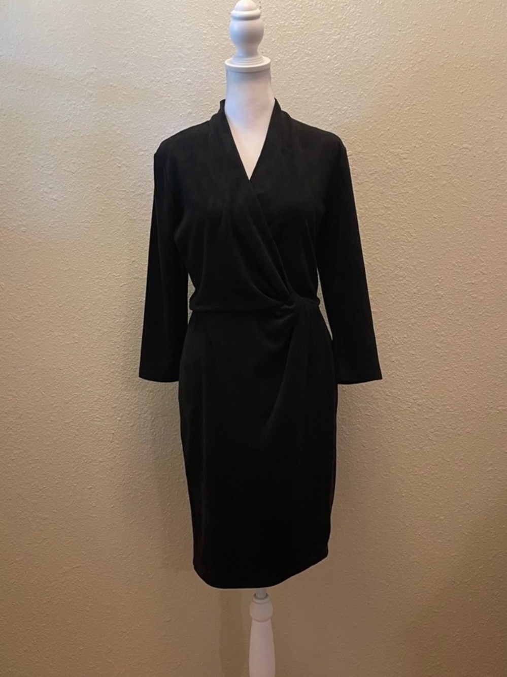J. McLaughlin Women’s V-Neck Black Stretch Velour Suede Feel Faux Wrap Dress M